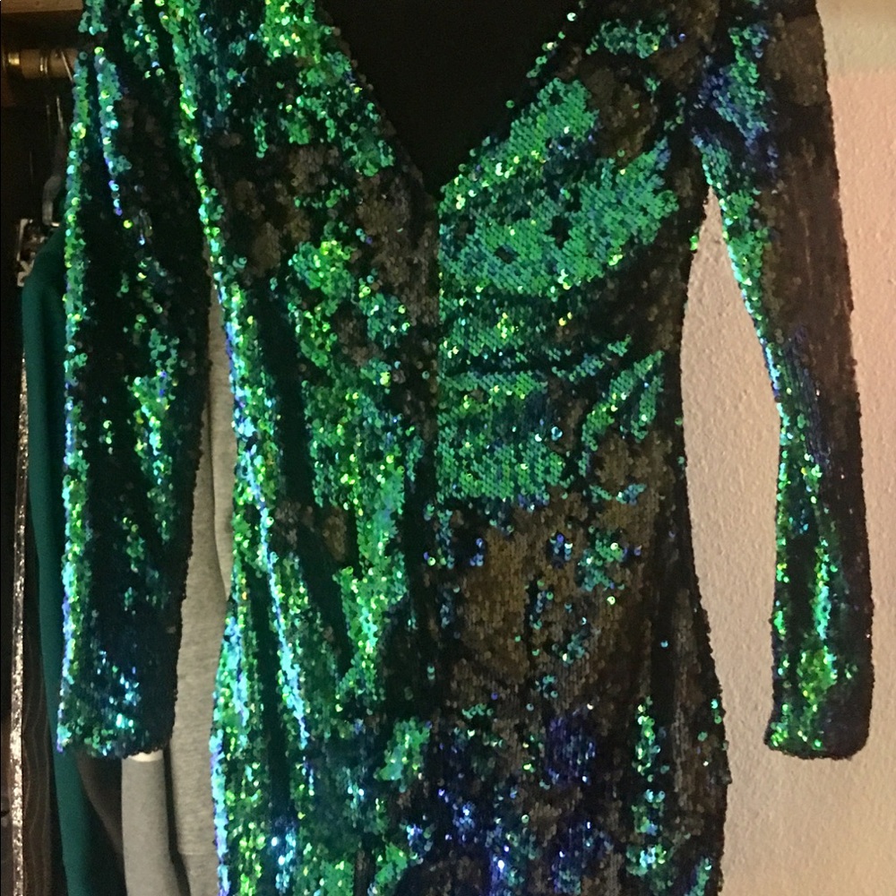 Dress - Picture 3 of 3